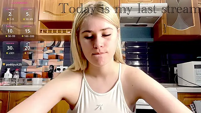 Snapshot of ivygenesis chatting on May 3, 3:12 am ivygenesis online show from May 3, 3:12 am