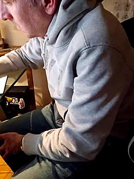 dufatcock online show from April 2, 7:17 am