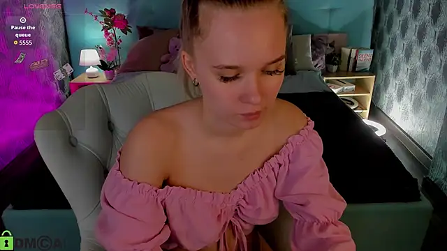 Snapshot of Alice_Pleasance chatting on March 31, 8:26 am Alice Pleasance online show from March 31, 8:26 am