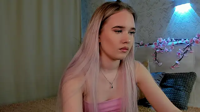Snapshot of Alice_Pleasance chatting on April 27, 8:56 am Alice Pleasance online show from April 27, 8:56 am