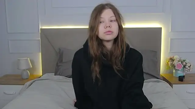 Sophie Rays online show from June 6, 3:55 am