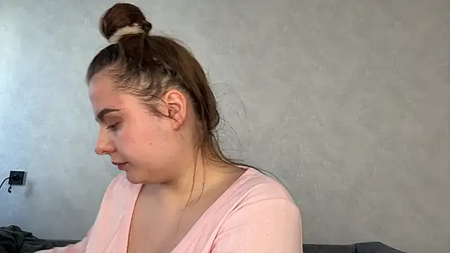 Ellaizatelly online show from May 3, 12:22 pm