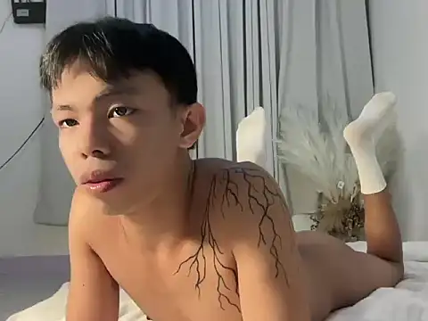 Snapshot of hottasianboy chatting on July 16, 12:33 pm hottasianboy online show from July 16, 12:33 pm