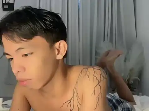 Snapshot of hottasianboy chatting on July 27, 12:01 pm hottasianboy online show from July 27, 12:01 pm