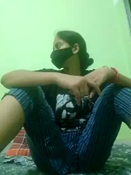 nidhiyadav00 online show from April 18, 7:07 pm