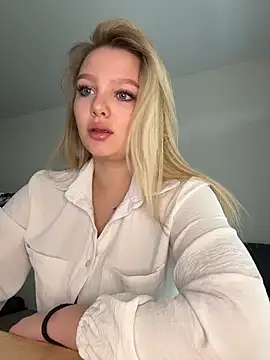 bettyloveu online show from March 25, 4:07 am