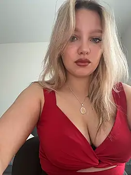 Snapshot of bettyloveu chatting on June 5, 4:08 am bettyloveu online show from June 5, 4:08 am