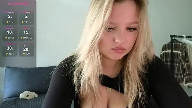 bettyloveu online show from June 25, 7:13 am