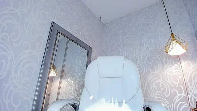 Snapshot of MiaCamille_ chatting on July 28, 7:39 pm MiaCamille online show from July 28, 7:39 pm