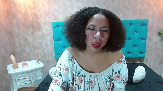 Snapshot of KeniaLovex chatting on May 2, 11:43 pm KeniaLovex online show from May 2, 11:43 pm
