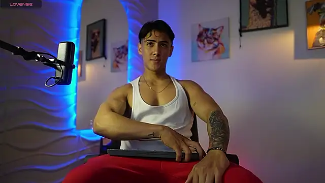 Snapshot of Tayler_Cross_ chatting on March 15, 2:12 pm Tayler Cross online show from March 15, 2:12 pm