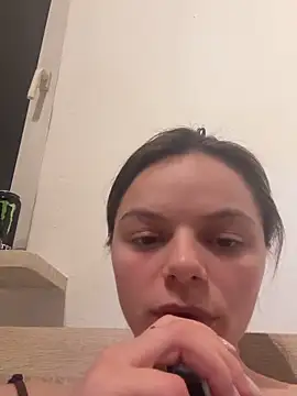 Snapshot of INNAKis chatting on March 13, 7:53 pm INNAKis online show from March 13, 7:53 pm