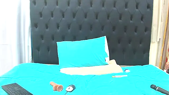 Dark Slim Thick online show from April 8, 5:35 pm