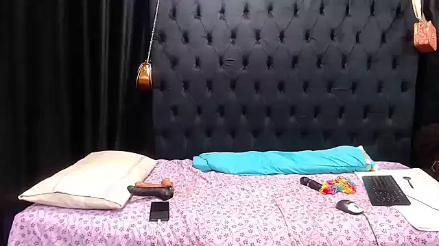 Dark Slim Thick online show from June 10, 8:19 pm