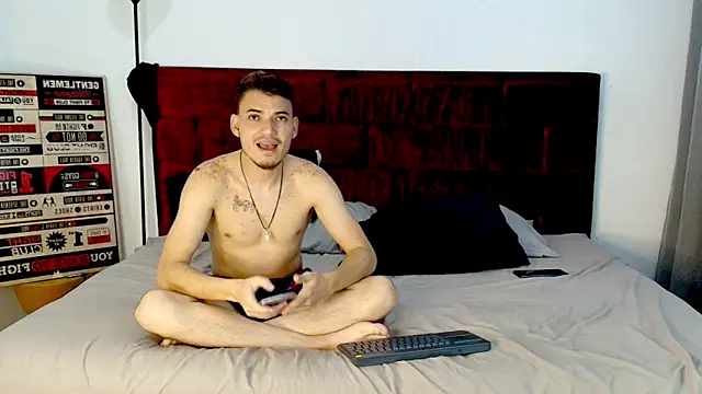 Snapshot of The_Penthouse_boys chatting on May 13, 2:31 am The Penthouse boys online show from May 13, 2:31 am