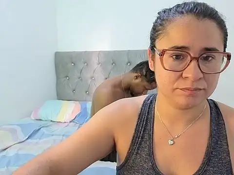 Snapshot of estrellajunior chatting on June 7, 11:47 am estrellajunior online show from June 7, 11:47 am