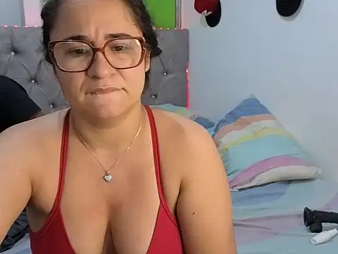 Snapshot of estrellajunior chatting on June 17, 2:14 am estrellajunior online show from June 17, 2:14 am