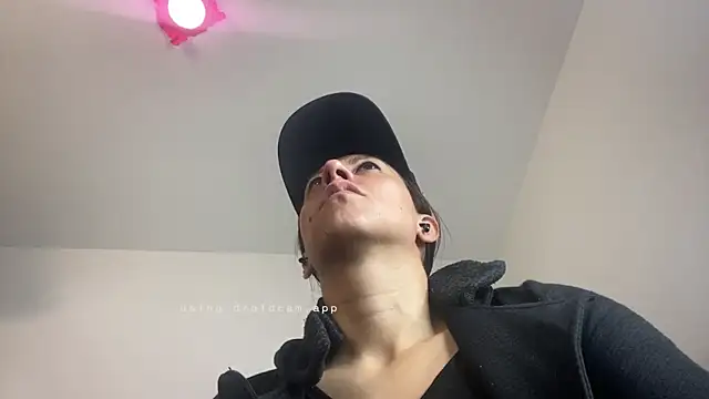 Snapshot of ItsAmara chatting on April 10, 1:27 pm ItsAmara online show from April 10, 1:27 pm