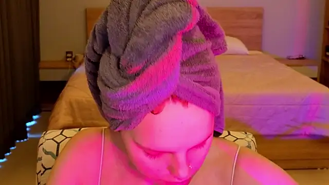 mollybossy online show from April 2, 12:08 am