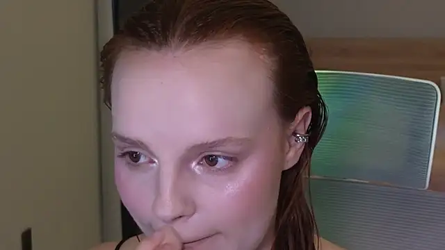 mollybossy online show from April 12, 12:04 am