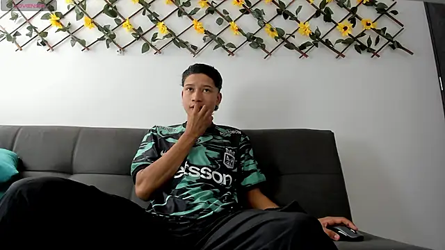 thiago bigcock 1 online show from March 24, 12:54 pm