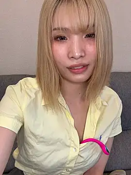 Snapshot of una2001 chatting on June 1, 1:40 am una2001 online show from June 1, 1:40 am