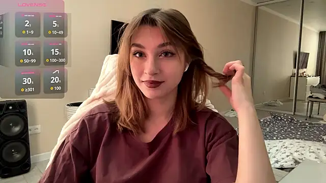 Snapshot of Olivia_132 chatting on March 15, 10:43 am Olivia 132 online show from March 15, 10:43 am