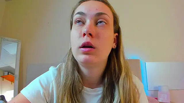 MelanieCuty online show from July 3, 5:47 am