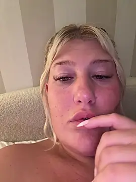 Lexi Laura online show from April 14, 9:43 pm