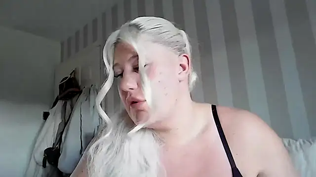 Snapshot of Lexi_Laura chatting on May 14, 6:42 am Lexi Laura online show from May 14, 6:42 am