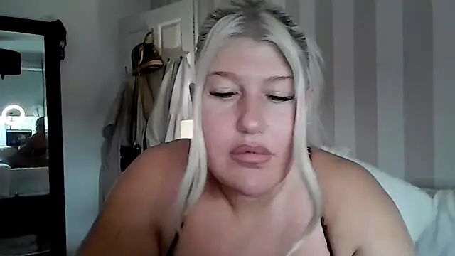 Snapshot of Lexi_Laura chatting on May 20, 10:21 am Lexi Laura online show from May 20, 10:21 am