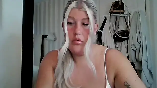 Snapshot of Lexi_Laura chatting on May 30, 8:17 pm Lexi Laura online show from May 30, 8:17 pm