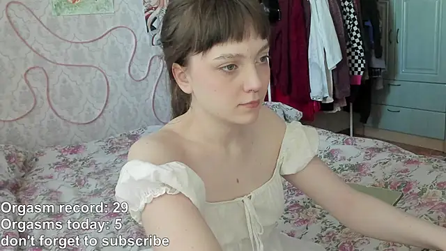 Snapshot of RileyNymph chatting on May 7, 3:56 am RileyNymph online show from May 7, 3:56 am