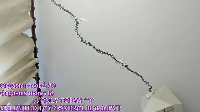 Snapshot of RileyNymph chatting on May 21, 3:24 am RileyNymph online show from May 21, 3:24 am