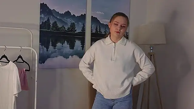 RhodaWerra online show from March 14, 8:31 am