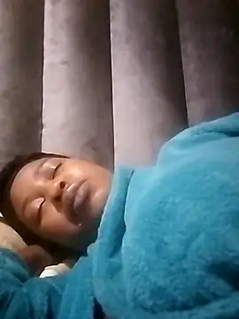 Prettylicou online show from April 28, 10:59 pm