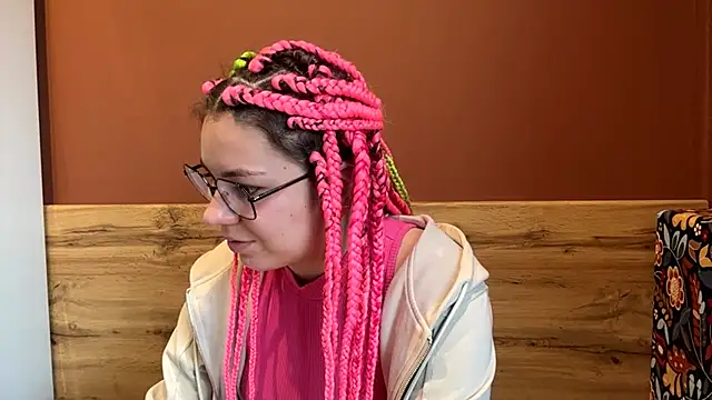 KlairRoms online show from March 17, 4:06 am