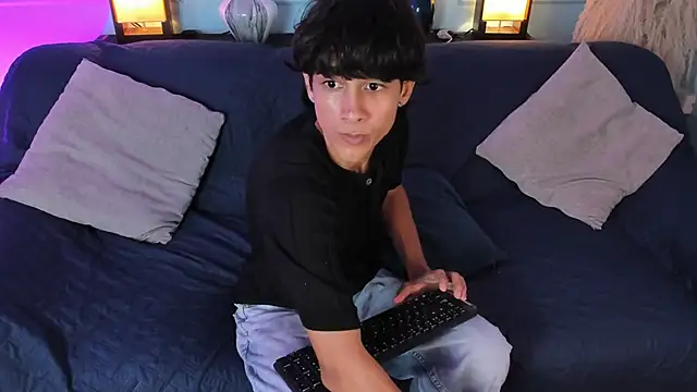 Cheys Mast online show from March 17, 6:33 pm