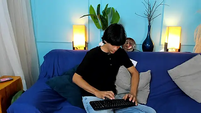 Cheys Mast online show from March 22, 7:28 pm