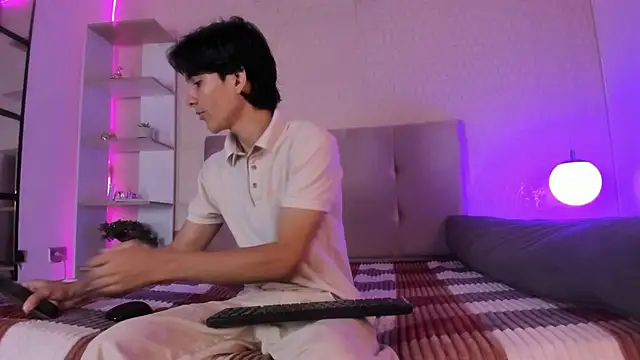 Cheys Mast online show from April 2, 3:20 pm