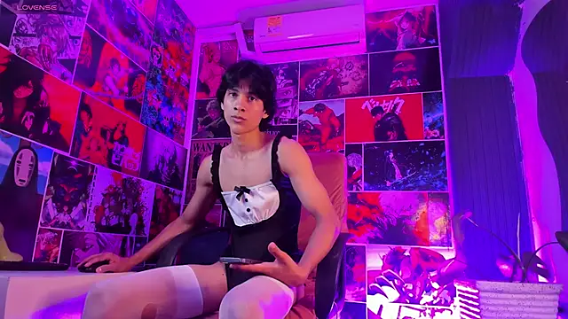 Snapshot of Cheys_Mast chatting on May 2, 3:28 pm Cheys Mast online show from May 2, 3:28 pm