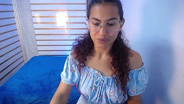 Snapshot of kiara_valmont chatting on March 14, 10:15 pm kiara valmont online show from March 14, 10:15 pm