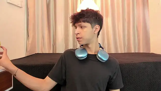 Snapshot of Ethan_qop chatting on June 13, 11:08 am Ethan qop online show from June 13, 11:08 am