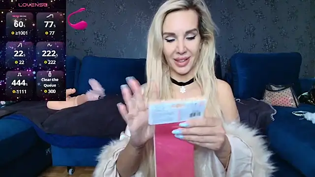 Snapshot of SexyQueenNina chatting on December 24, 12:00 am SexyQueenNina online show from December 24, 12:00 am