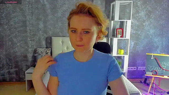 Snapshot of Shiny_Liss chatting on May 12, 1:36 am Shiny Liss online show from May 12, 1:36 am