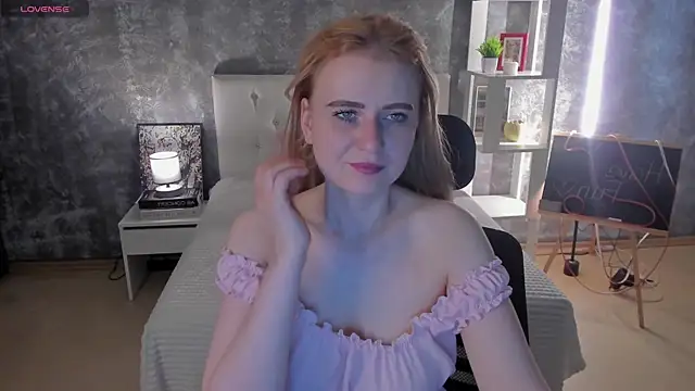 Snapshot of Shiny_Liss chatting on June 20, 1:30 am Shiny Liss online show from June 20, 1:30 am