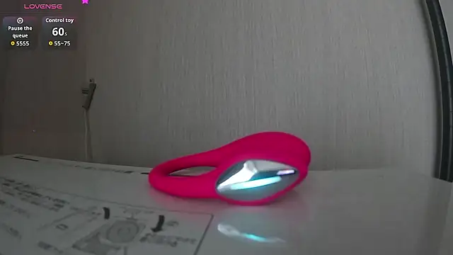 Snapshot of Sweet_Honey_P chatting on April 12, 5:01 am Sweet Honey P online show from April 12, 5:01 am