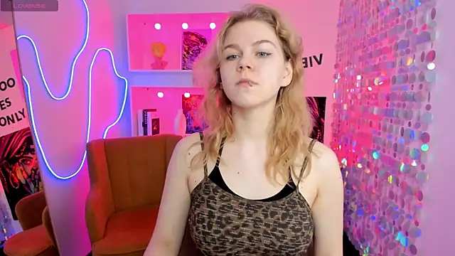 Snapshot of ElizabethVane chatting on May 22, 7:04 am ElizabethVane online show from May 22, 7:04 am