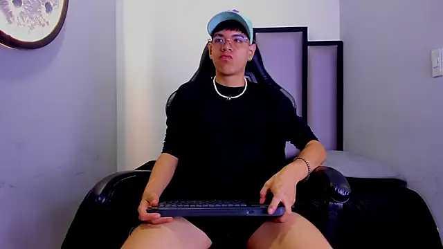 Bennet-Grayy online show from April 25, 5:21 am