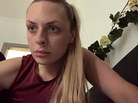 Snapshot of SexyVenusian chatting on March 14, 3:28 pm SexyVenusian online show from March 14, 3:28 pm